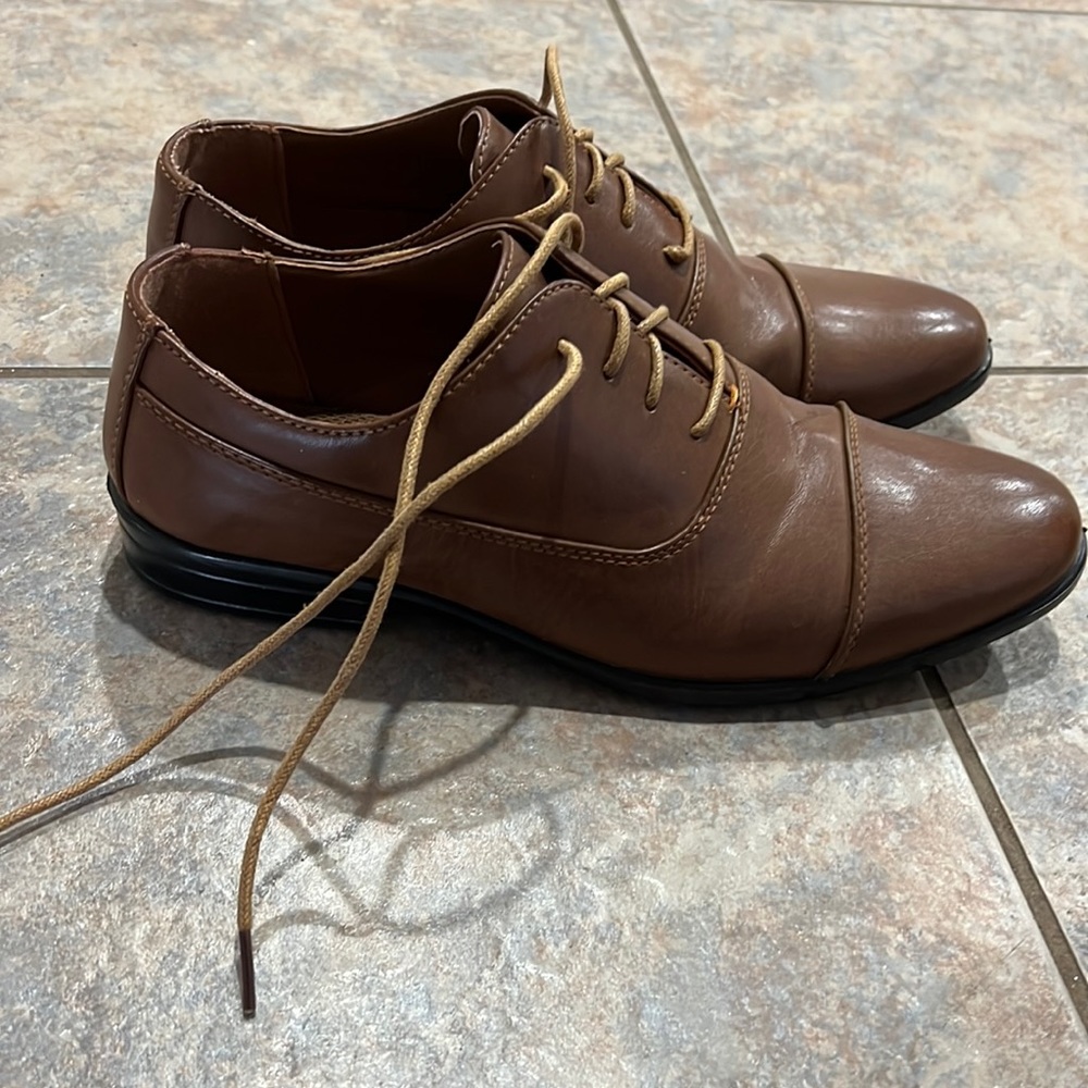 Boys size 6.5 dress shoes